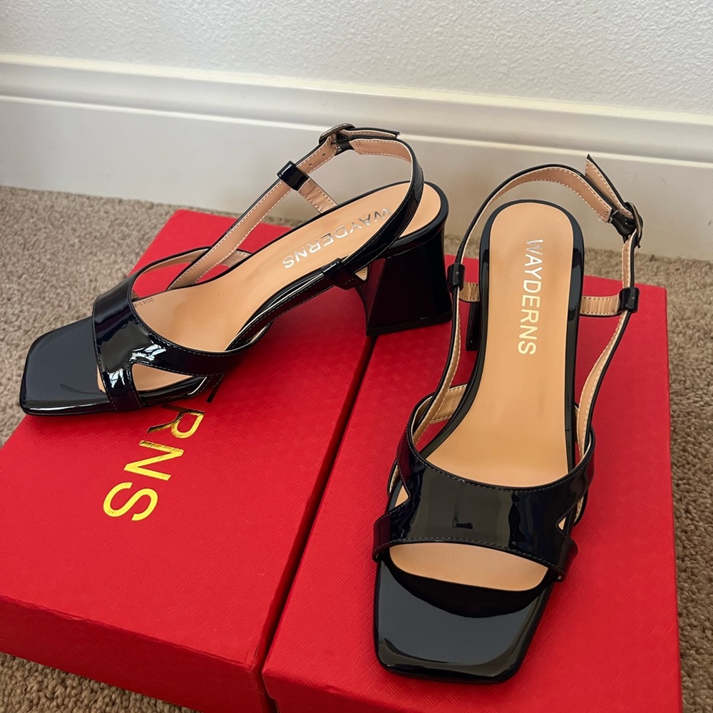 Wayderns sandals navy brand new